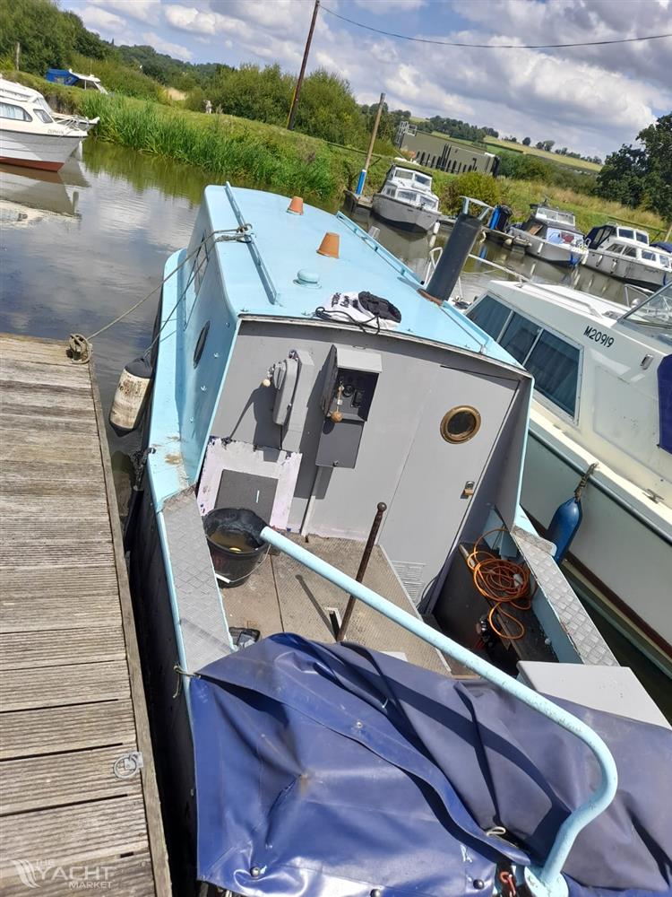 Steel Narrowboat - Exterior