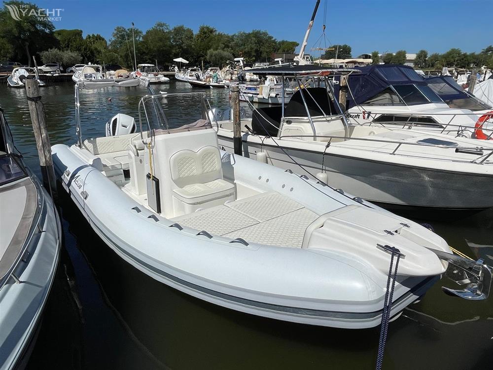 MARINE CLUB SEACLUB 27&#39;