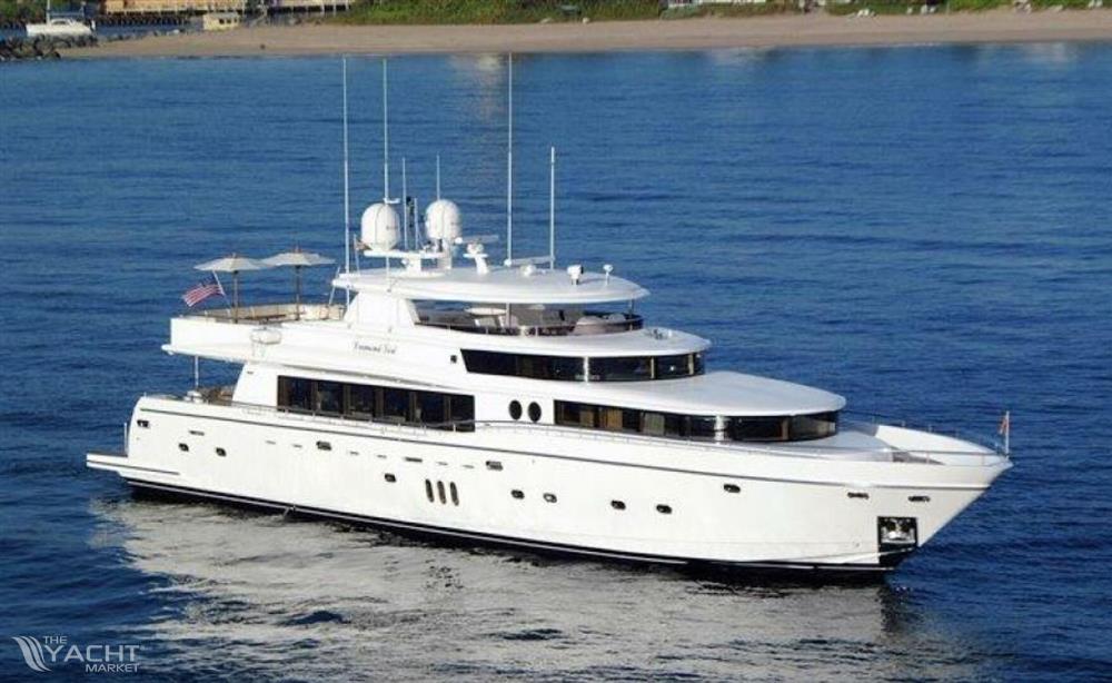 Johnson 110&#39; Flybridge w/On-Deck Master - Profile