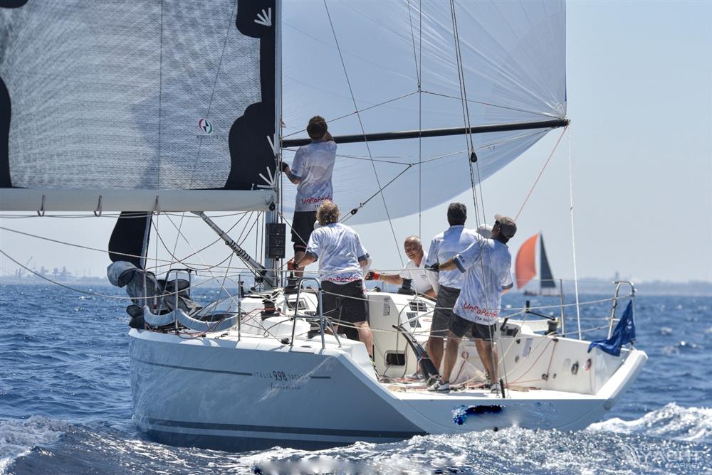 Italia Yachts 998