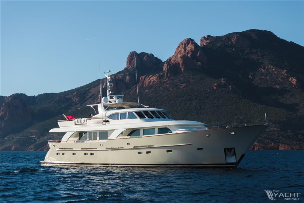 Custom Build Orizzonte - Absolut-custom-built-orizzonte-motor-yacht-for-sale-ixterior-image-Lengers-Yachts-1-scaled.jpg