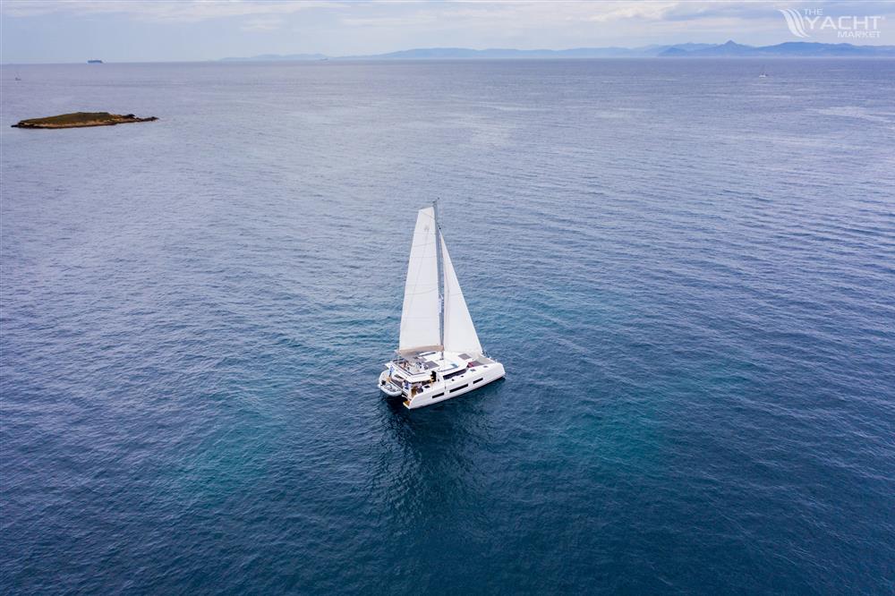 Dufour Dufour 48 Catamaran - Drone