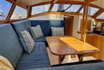 Roberts 43 Deck Saloon - Seating