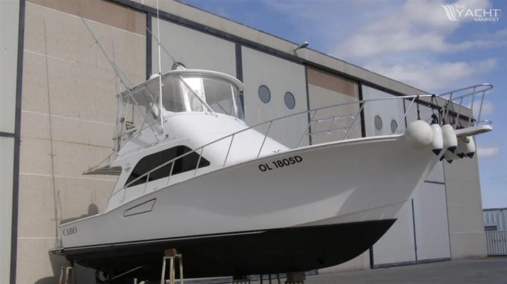 Cabo Yachts 43 FB