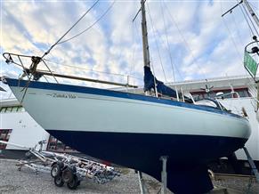 Camper & Nicholson 35