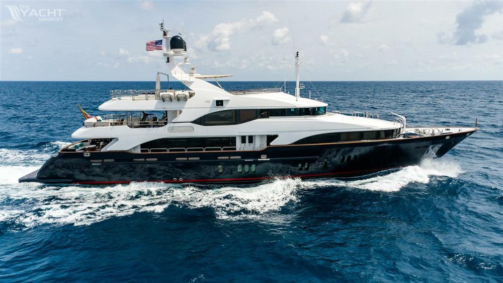 Benetti Vision 145
