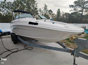 Sea Ray 220 Sundeck