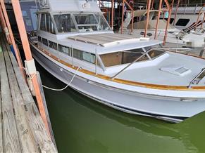 Chris-Craft Commander 38