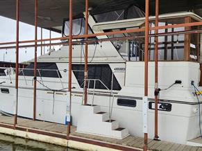 Carver 4207 Aft Cabin