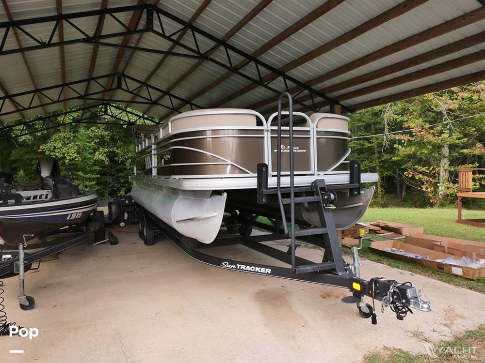 Sun Tracker Party Barge 22 DLX - 2020 Sun Tracker Party Barge 22 DLX - Photo #1