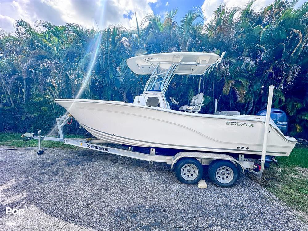 Sea Fox Commander 228 - Side View