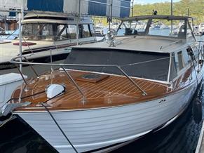 Chris-Craft Cavalier 33