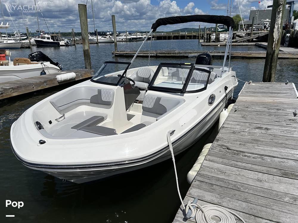 Bayliner VR6 OB - Bow Shot