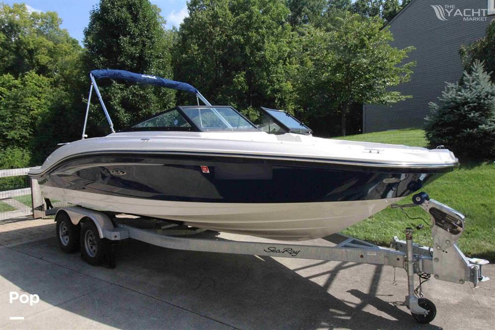 Sea Ray SPX 210 - 2021 Sea Ray 210 SPX
