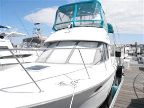 Carver 325 Aft Cabin