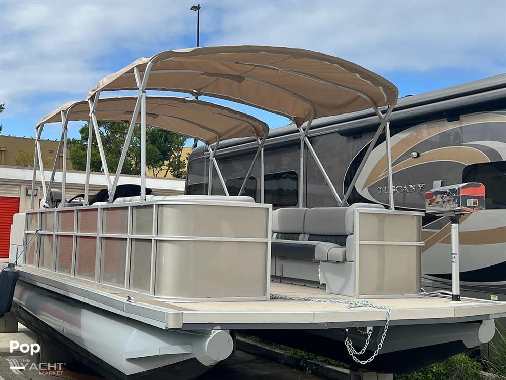 Custom Built 29 Party Barge - 2023 CUSTOM BUILT 29 PARTY BARGE