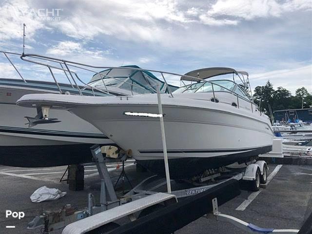 Sea Ray 270 Sundancer Special Edition - On The Hard