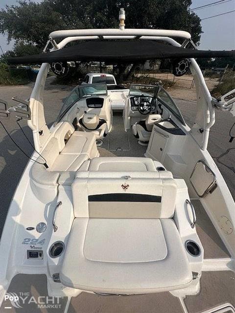 Chaparral 224 Xtreme - Transom Seating