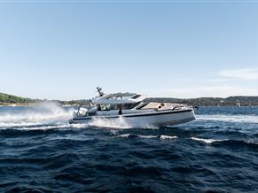 Axopar 37XC Cross Cabin