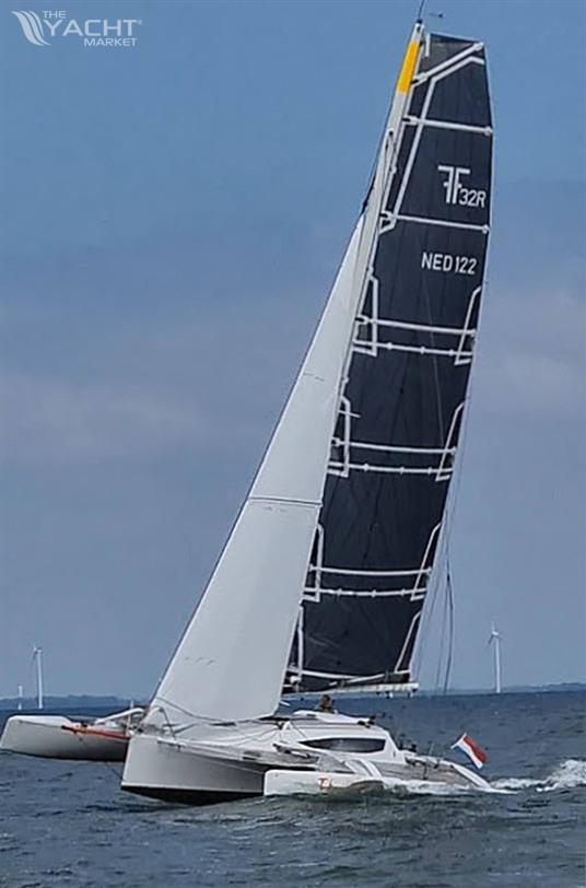  Farrier F34-R folding trimaran