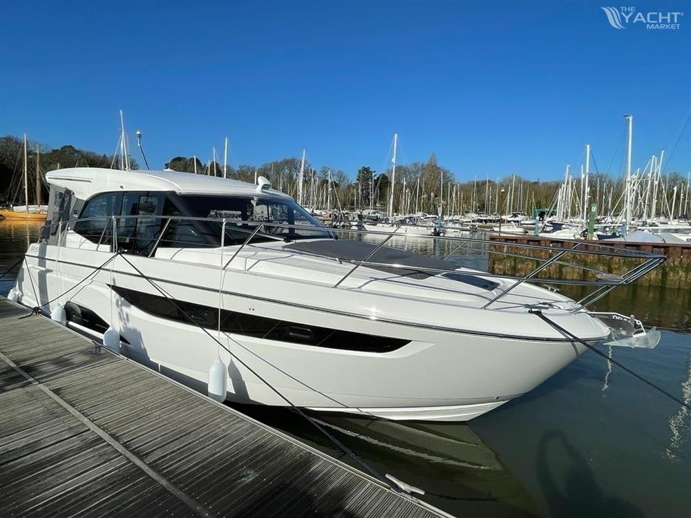 Bavaria R40 Coupe - Library photo