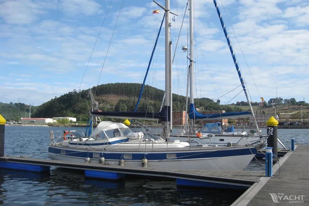 Hallberg Rassy 352