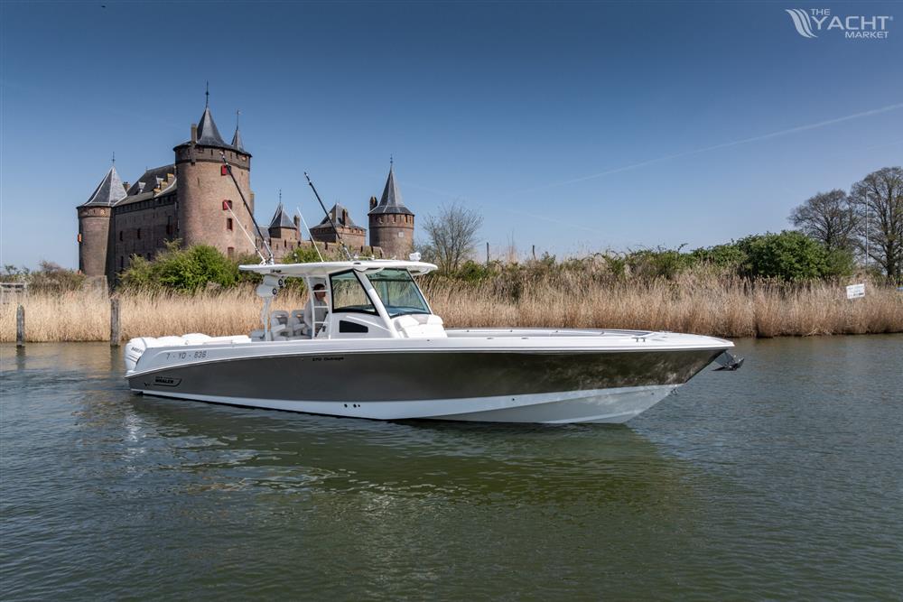 Boston Whaler 370 Outrage - Boston-Whaler-370-Outrage-motor-yacht-for-sale-exterior-image-Lengers-Yachts-14-scaled.jpg
