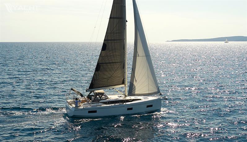 - Bavaria C38