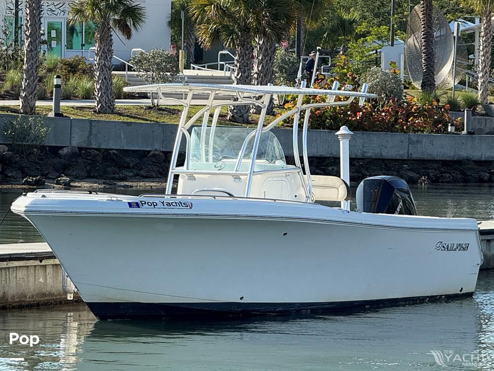 Sailfish 242 CC - T-top