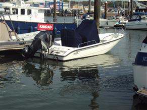 Boston Whaler Dauntless 220