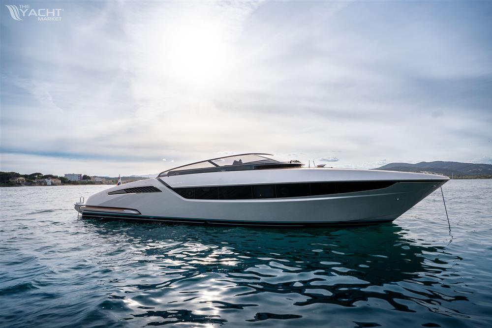 Riva 48 Dolceriva - Riva-48-Dolceriva-03-motor-yacht-for-sale-exterior-image-Lengers-Yachts-27-scaled.jpg