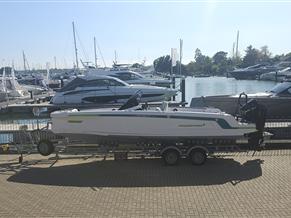 Axopar 22 Spyder Revolve