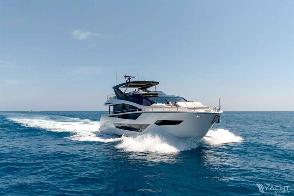 SUNSEEKER 88 Yacht