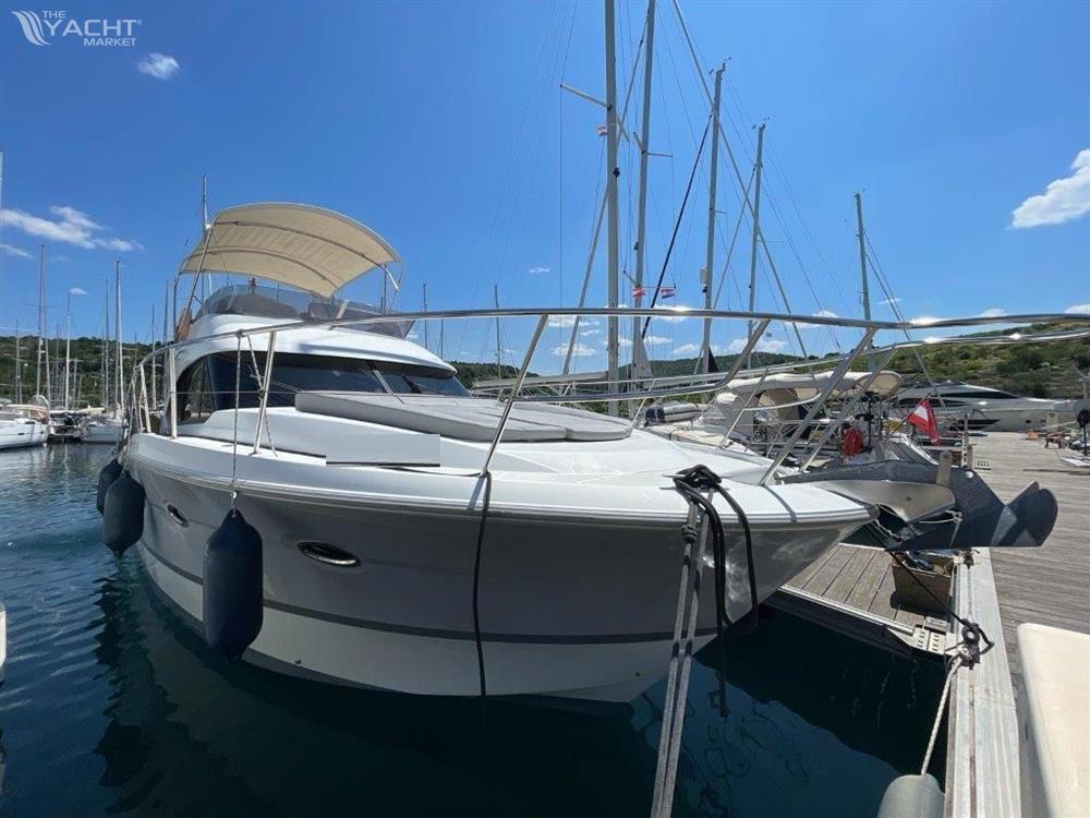 B&#233;n&#233;teau Antares 12