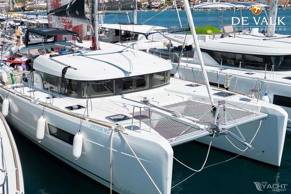 Lagoon 40 - Picture 1