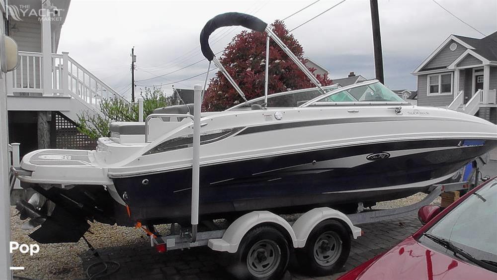 Sea Ray Sundeck 240 - 2011 Sea Ray Sundeck 240 - Photo #1