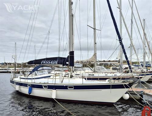 Hallberg Rassy 352
