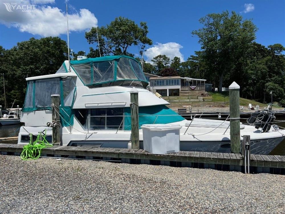 Carver  355 Aft Cabin