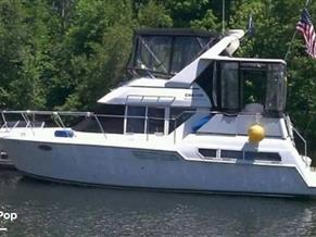 Carver 325 Aft Cabin