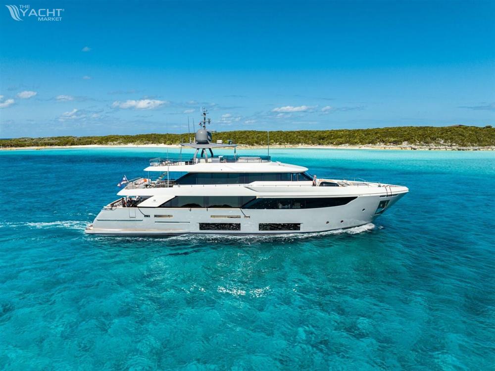 Custom Line Navetta 33