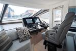 Sunseeker 75 Sport Yacht - 17 - Helm