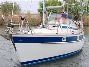 Hallberg Rassy 352
