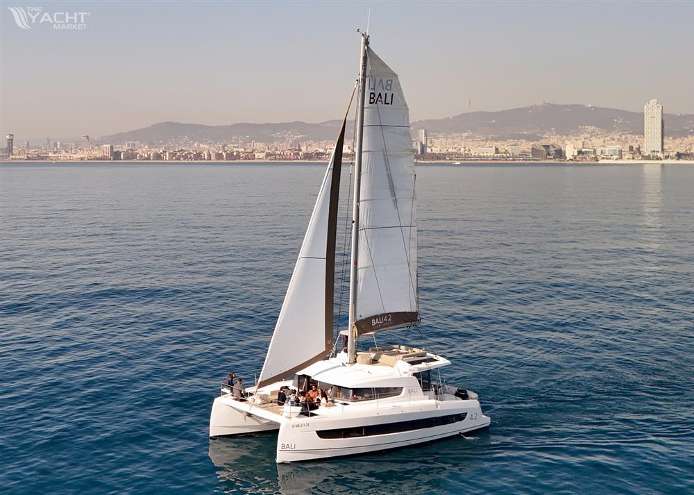 Bali Catamarans 4.2 Open Space