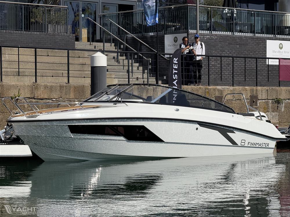 Finnmaster Day cruiser T8