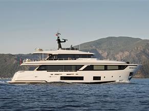 Ferretti Custom Line Navetta 30