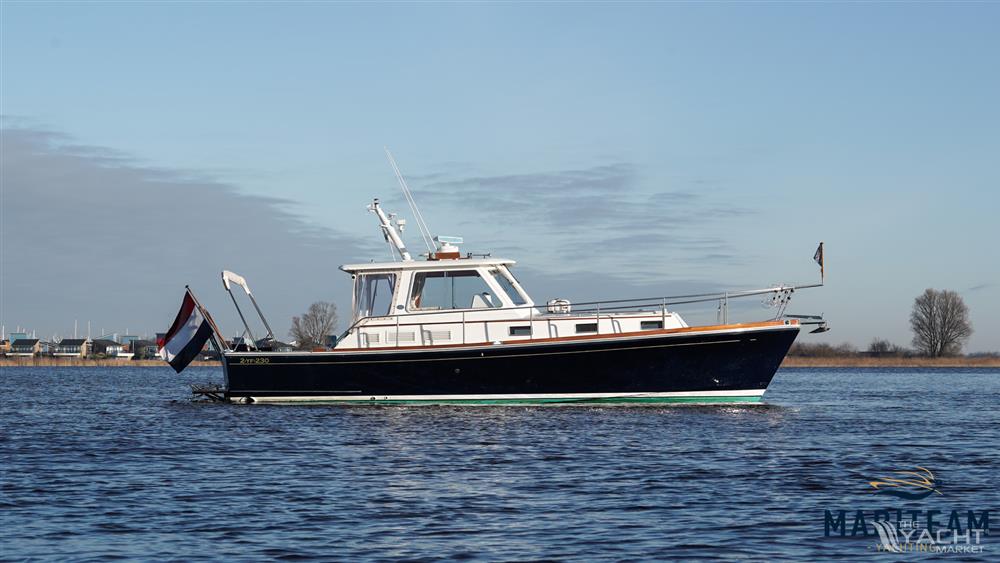 Grand Banks Eastbay 38 HX