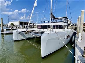 Lagoon 42 Owners Version