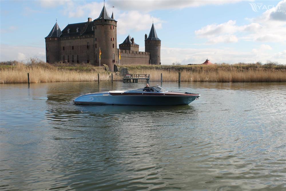 Riva - Riva-33-Aquariva-Super-for-sale-Lengers-Yachts-3-scaled.jpg