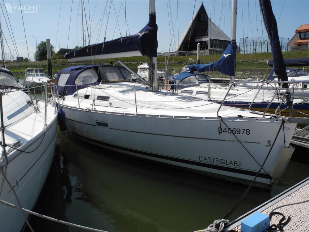 BENETEAU OCEANIS 323