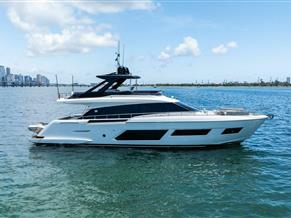 Ferretti Yachts 670